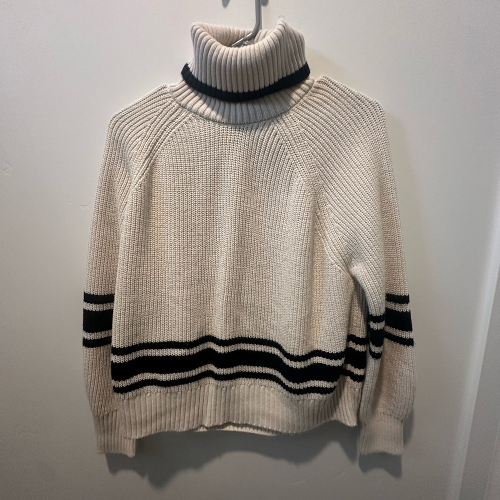Cozy Cream and dark blue Turtleneck Sweater